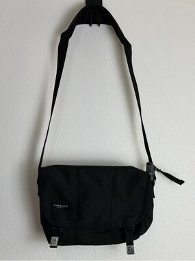 XS TIMBUK2 BLACK CLASSIC MESSENGER BAG
